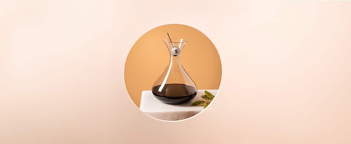 >Our complete guide to cleaning your wine decanter