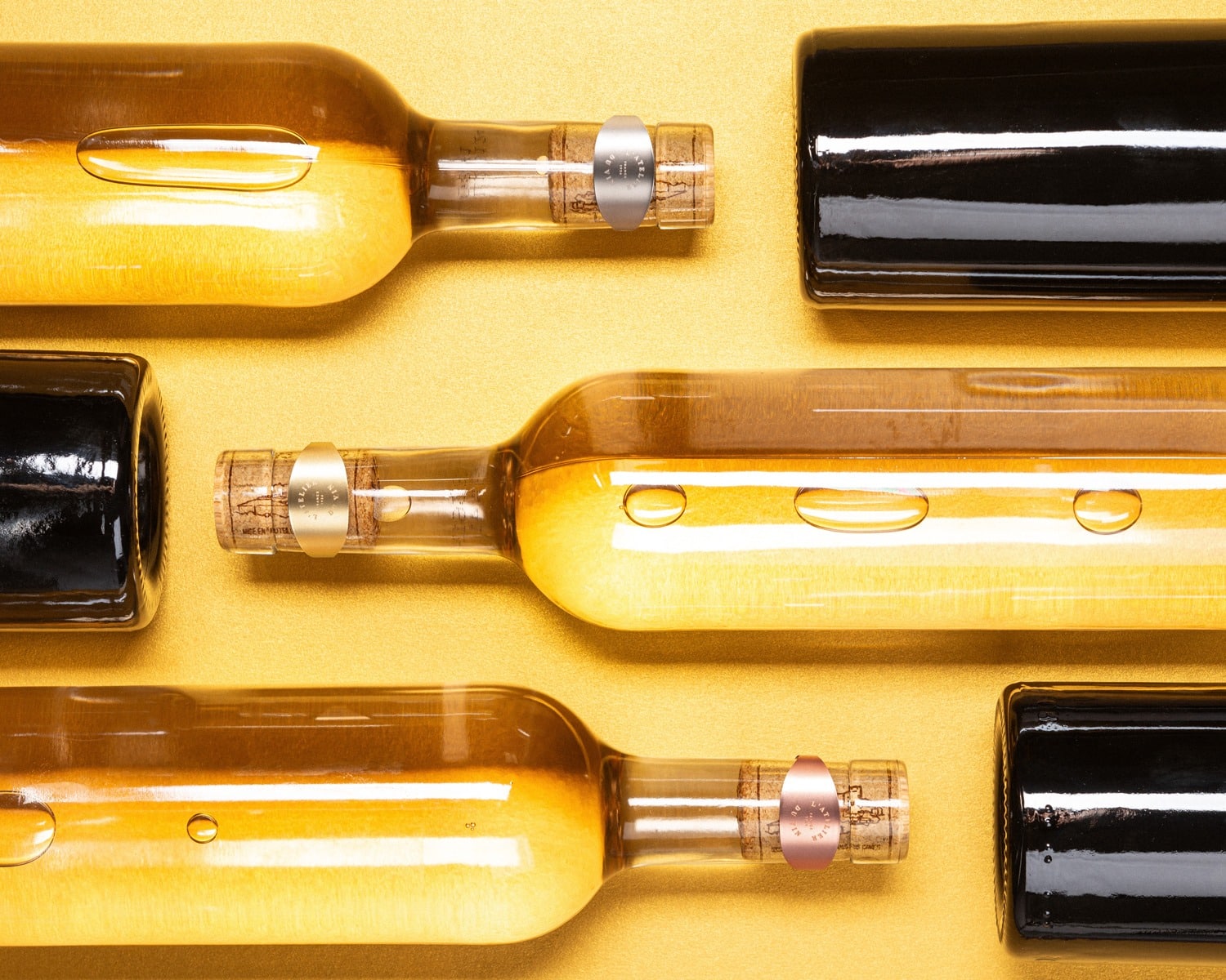 Anti-drip rings on wine bottles