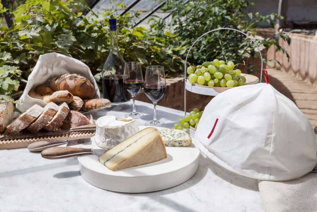 Wein- und Käseverkostung mit den Accessoires von L'Atelier du Vin